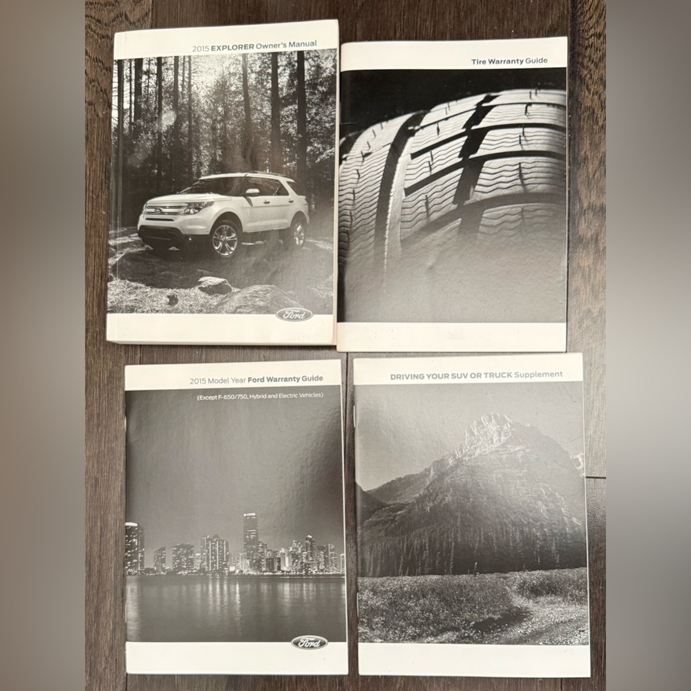 2015 Ford Explorer Owners Manual Set With Case